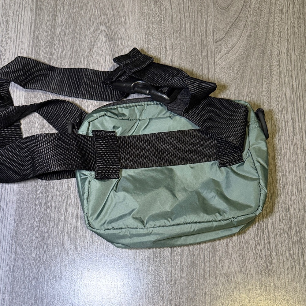 Vans Quilted Green Belt Bag - Picture 2 of 3